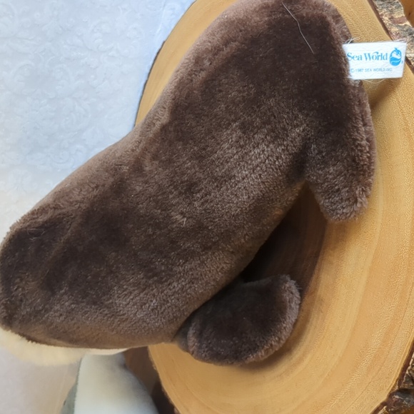 Vintage Sea World Stuffed animals. Walrus and Dolphin - Picture 6 of 6